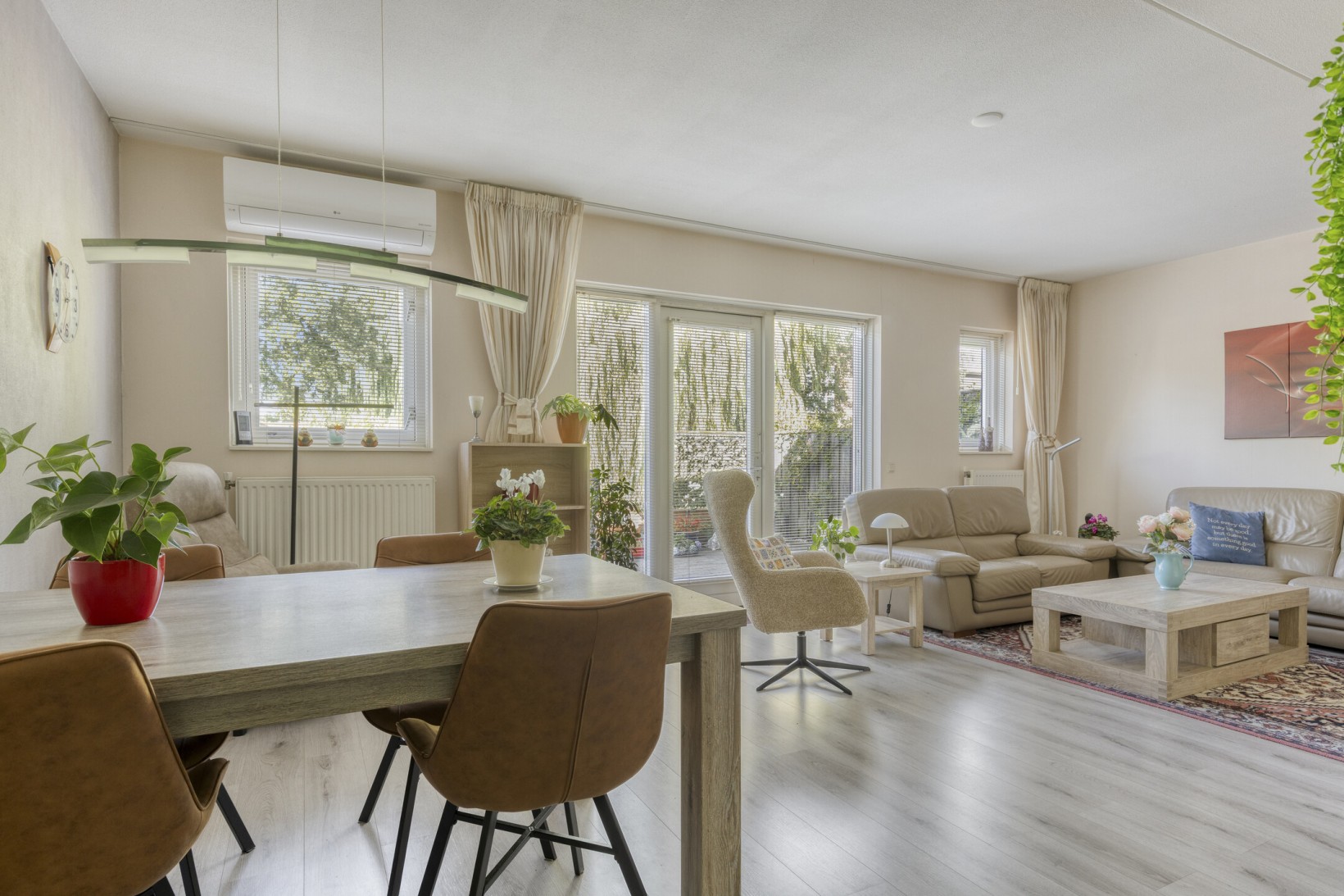 Hoekwoning te koop: Aardbeihof 1, Assen