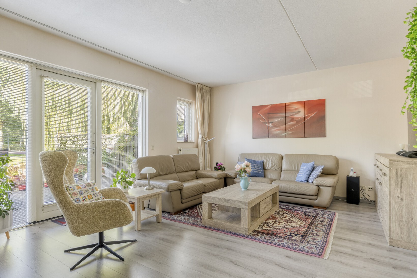 Hoekwoning te koop: Aardbeihof 1, Assen