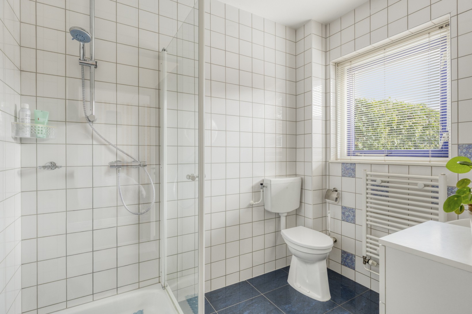 Hoekwoning te koop: Aardbeihof 1, Assen