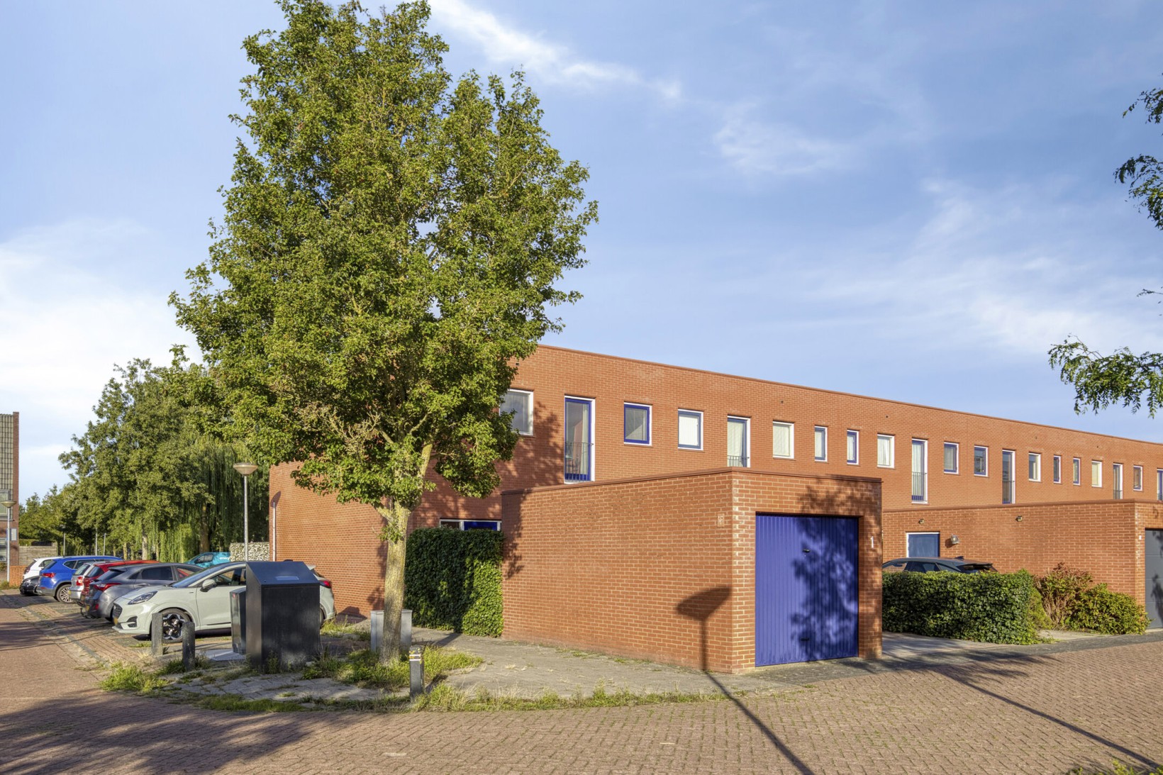 Hoekwoning te koop: Aardbeihof 1, Assen