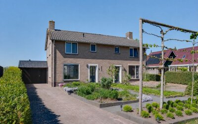 Makkum 4-B