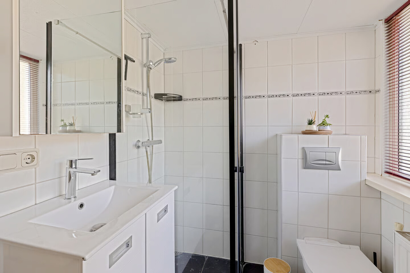 Tussenwoning te koop: Wielewaalstraat 5, Vries