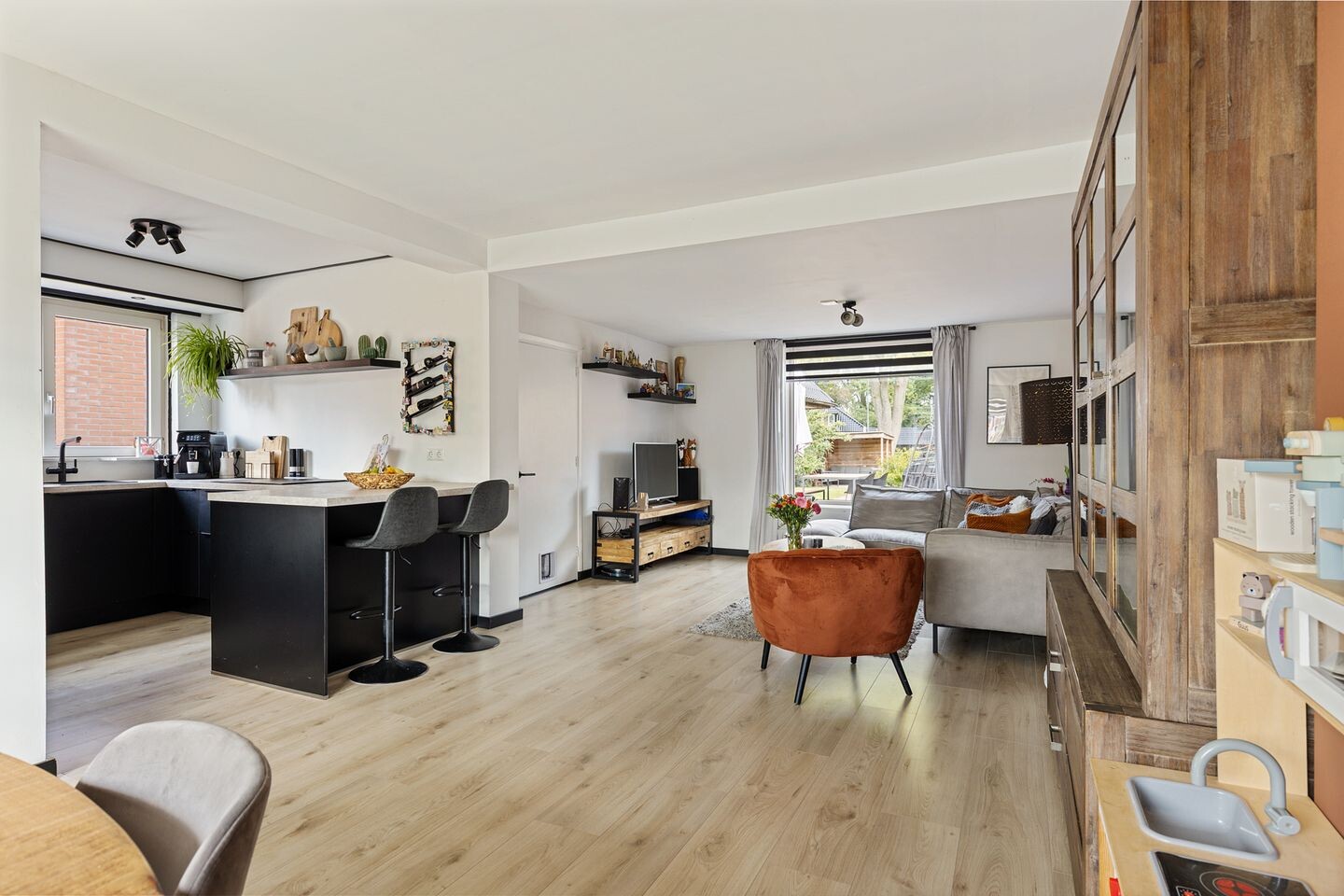 Twee-onder-één-kap te koop: Bergmans-Beinsstraat 11, Borger
