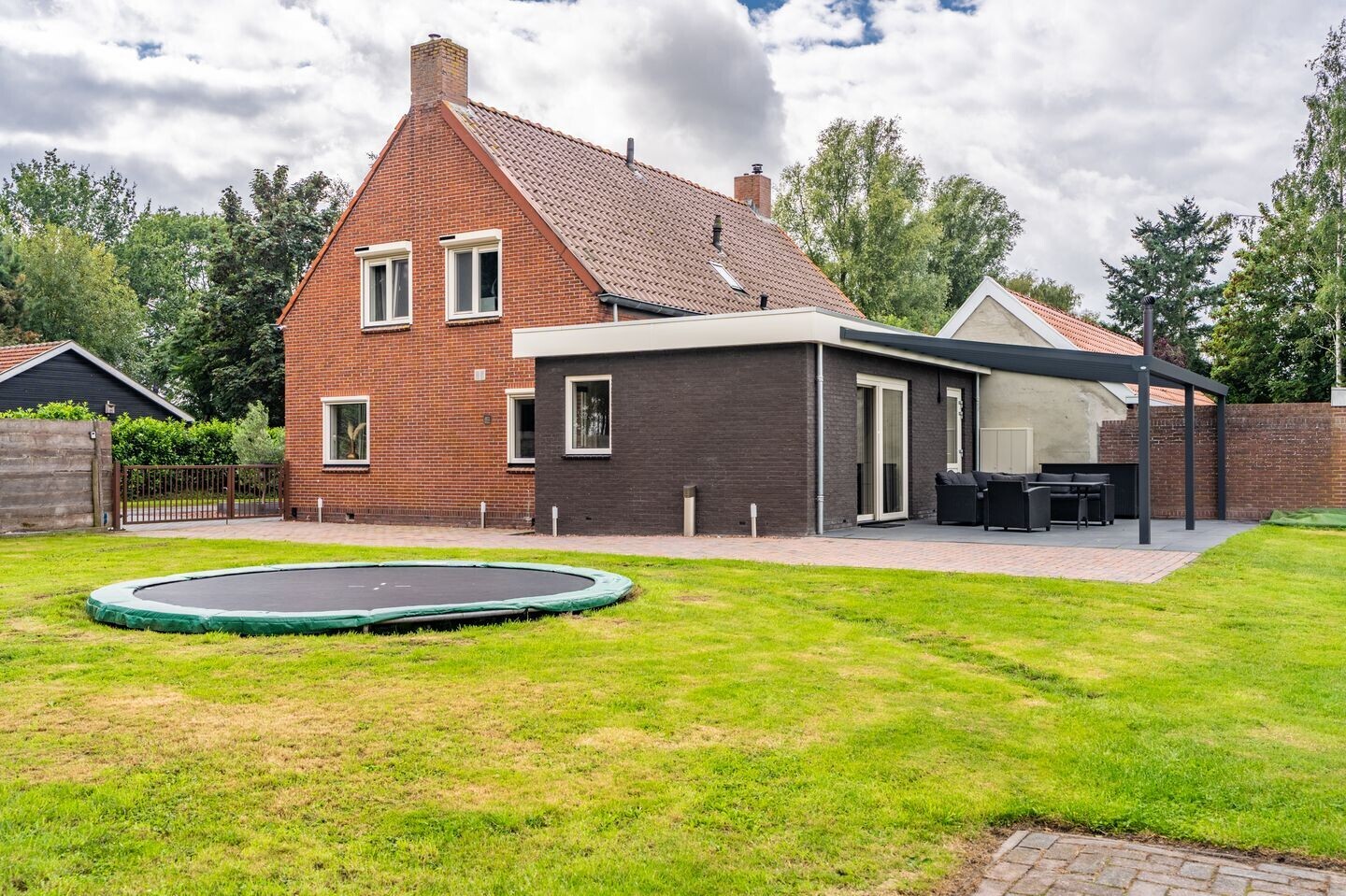 Twee-onder-één-kap te koop: Essenlaan 8, Veelerveen