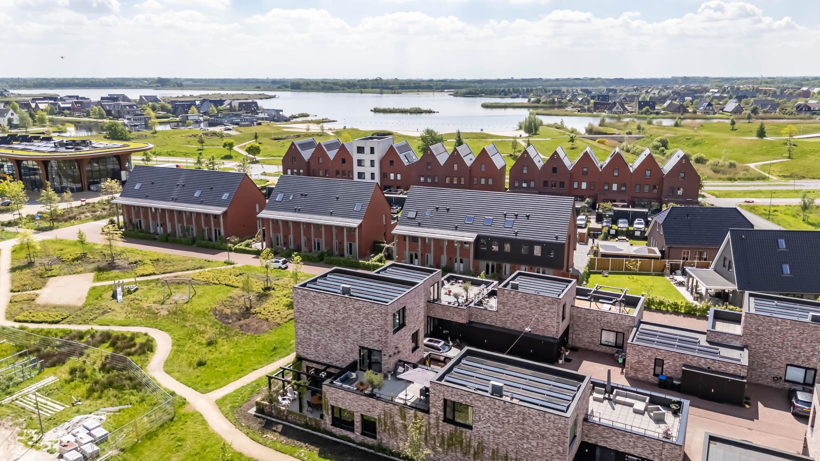 Twee-onder-één-kap te koop: Texelaar 9C, Meerstad