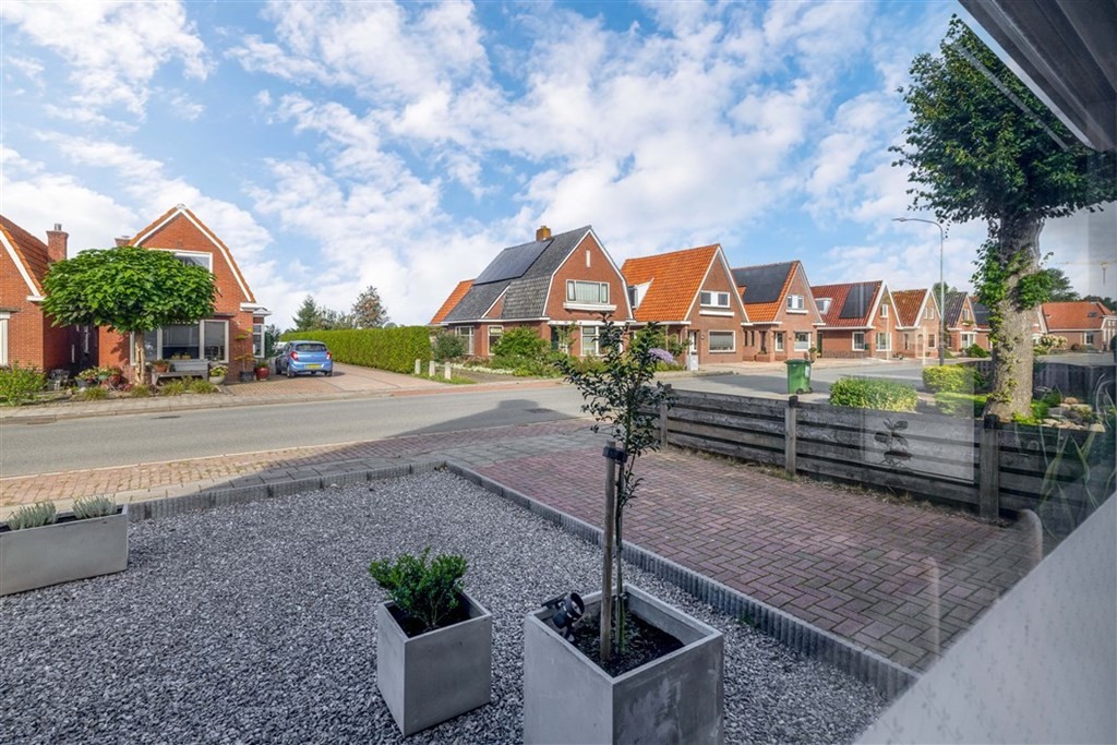 Twee-onder-één-kap te koop: Middenweg 131, Veendam