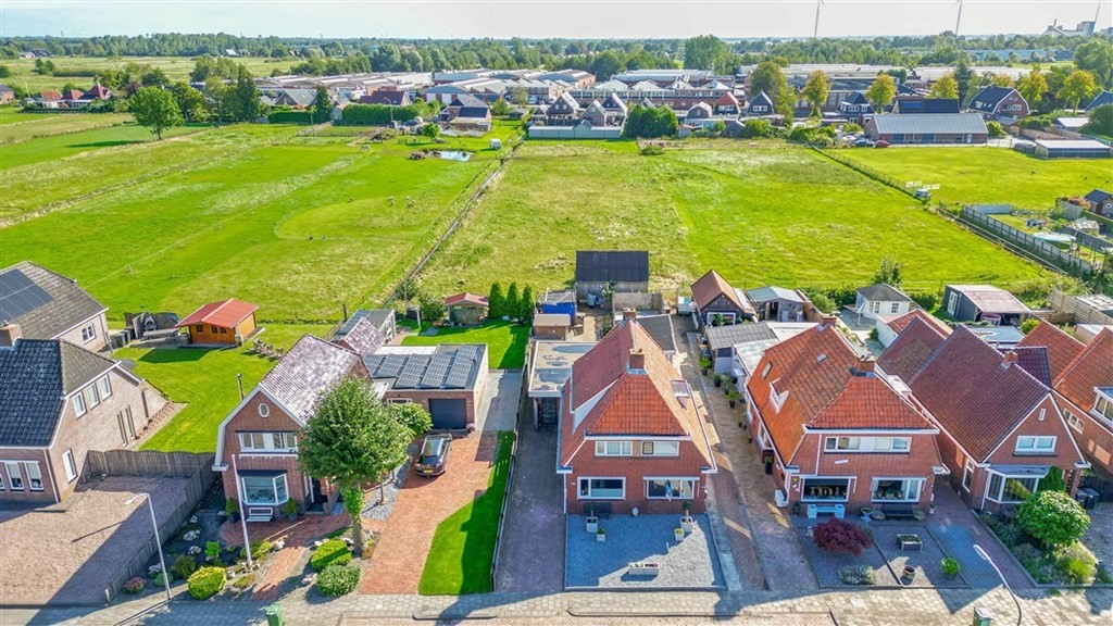 Twee-onder-één-kap te koop: Middenweg 131, Veendam