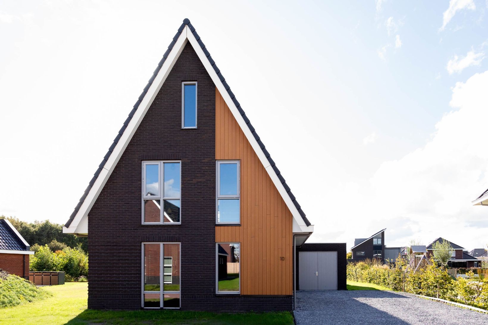 Vrijstaande woning te koop: Van der Veldelaan 10, Veendam
