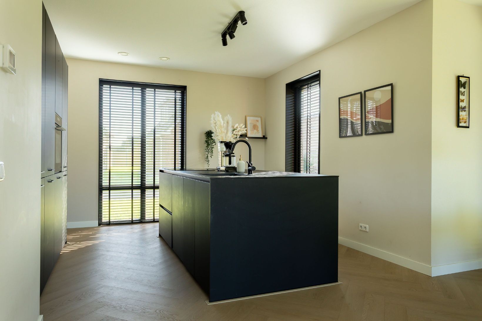 Vrijstaande woning te koop: Van der Veldelaan 10, Veendam