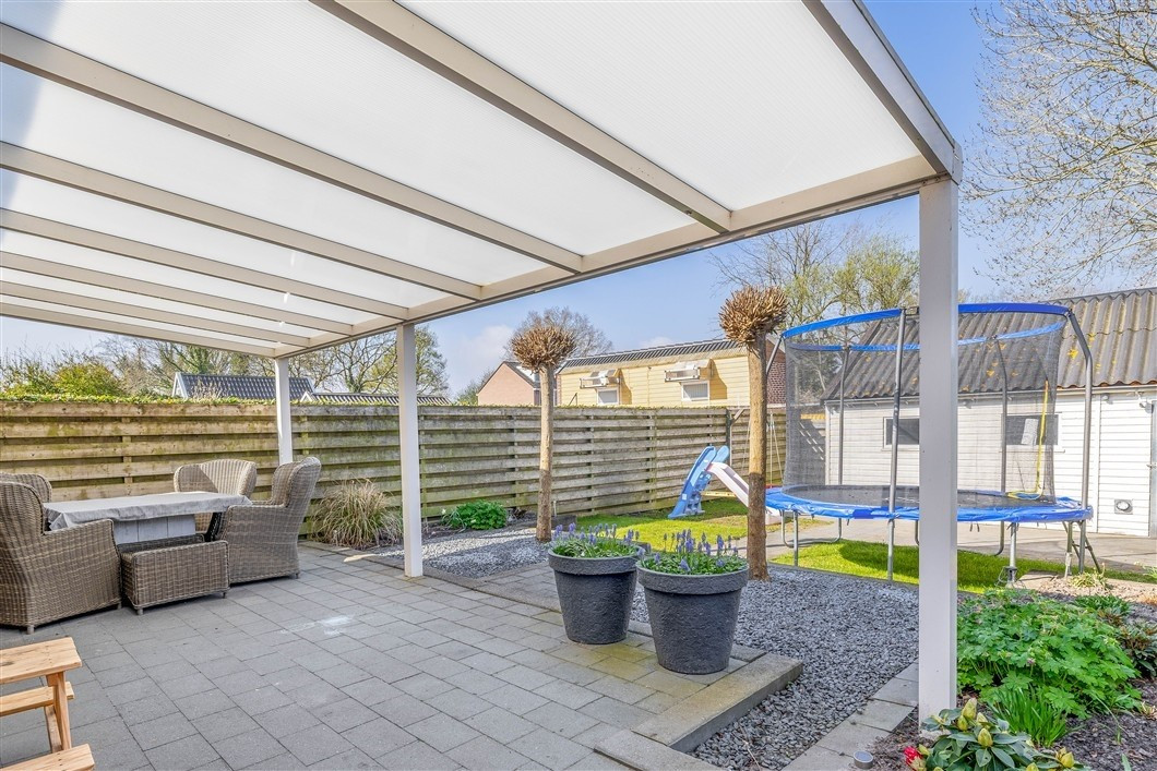Twee-onder-één-kap te koop: Burgemeester Venemastraat 14, Muntendam