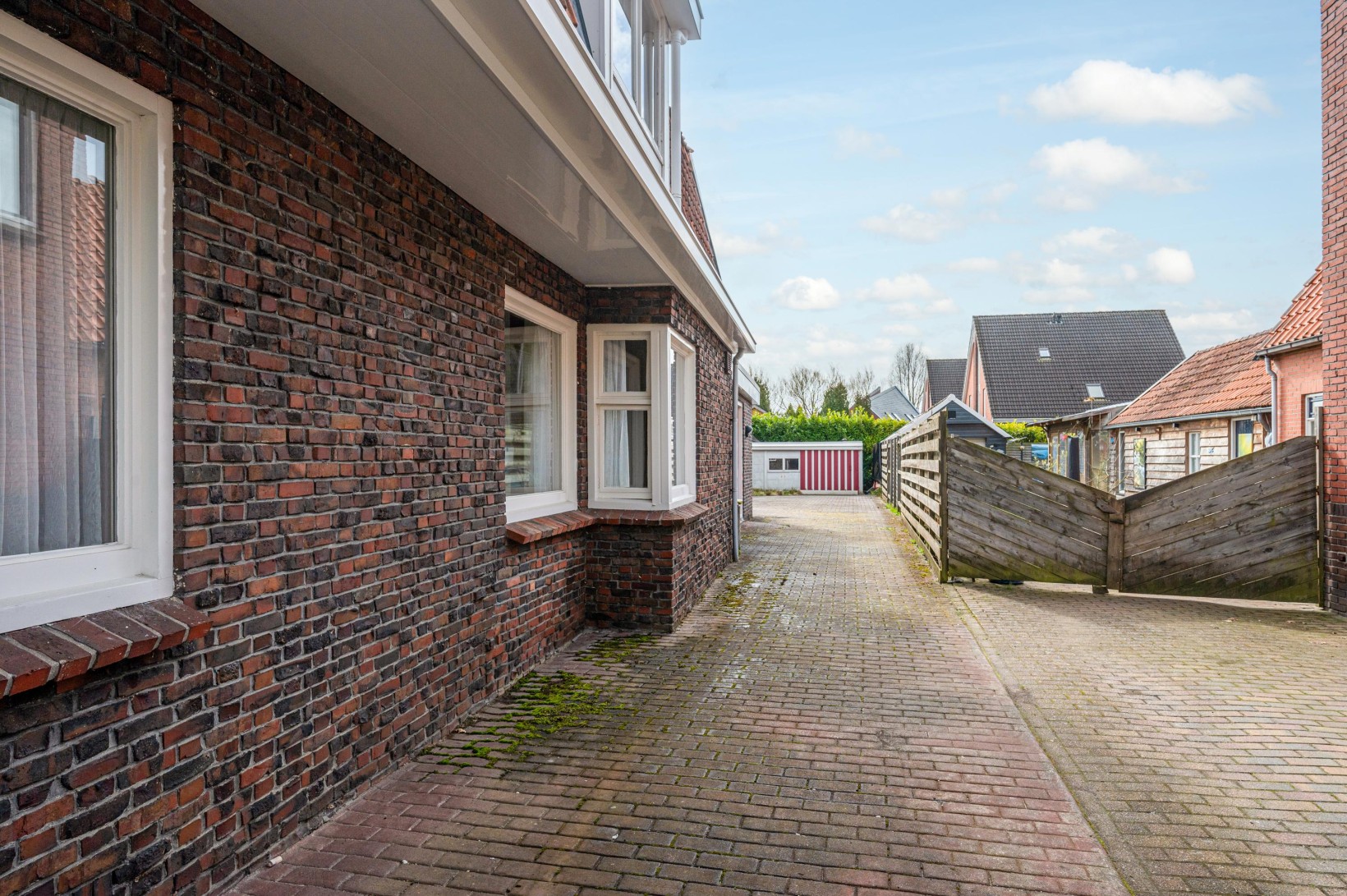 Twee-onder-één-kap te koop: Bovenburen 113, Winschoten
