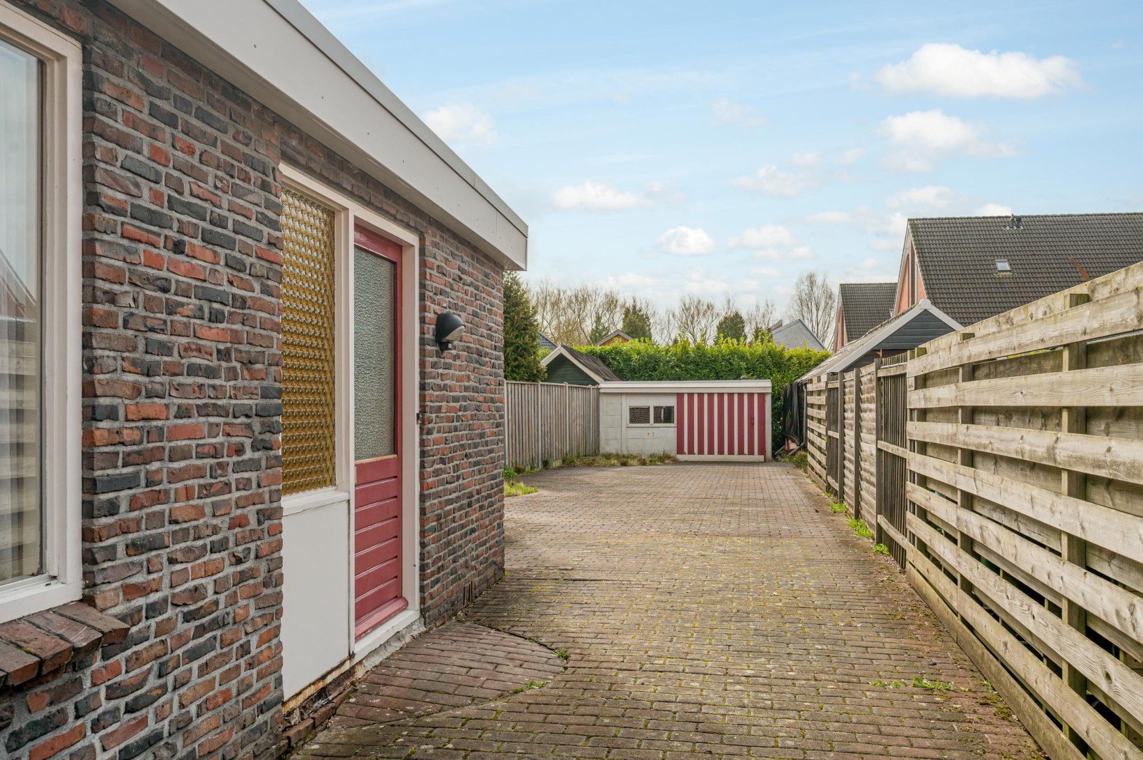Twee-onder-één-kap te koop: Bovenburen 113, Winschoten