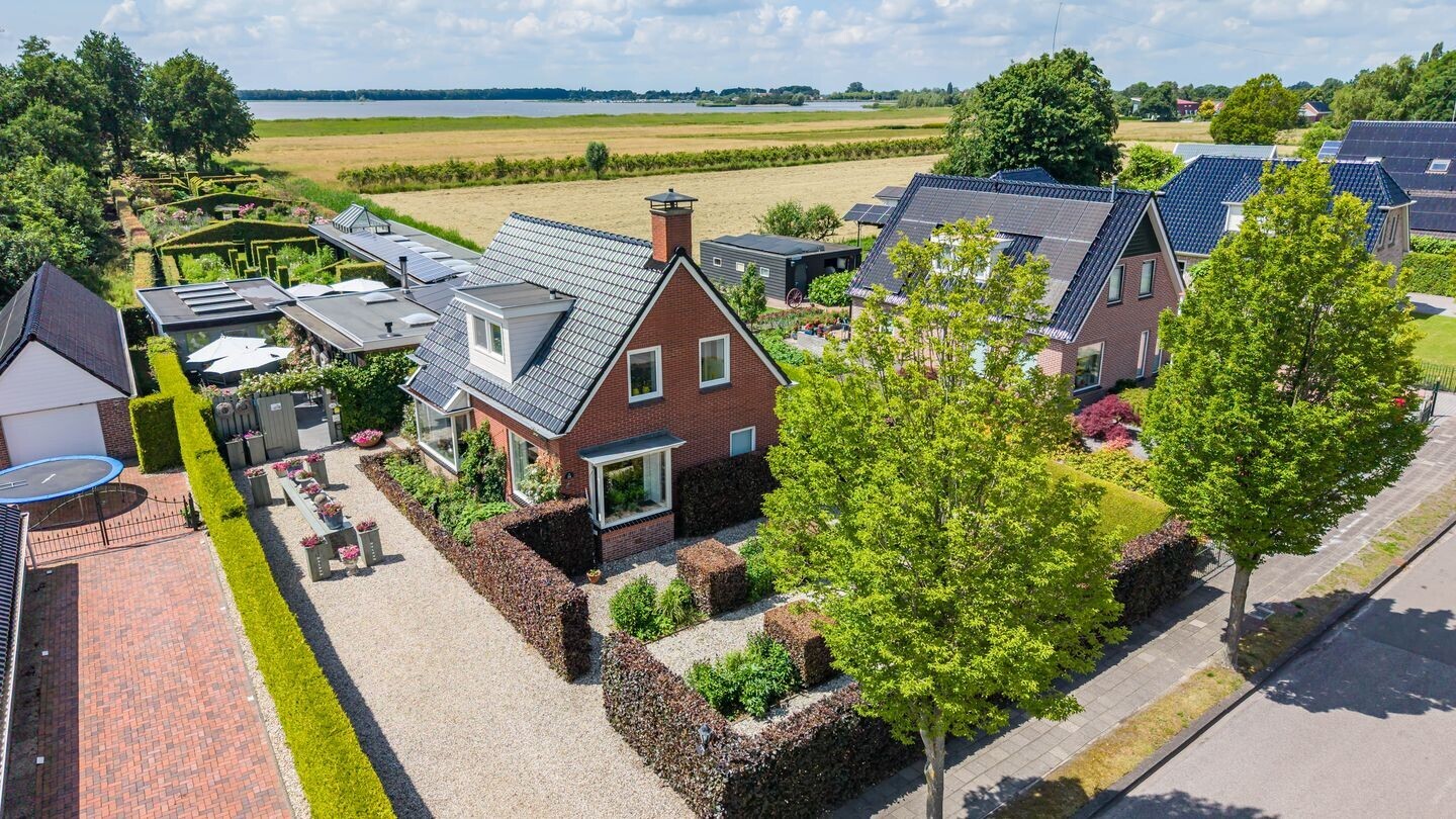 Vrijstaande woning te koop: Nieuweweg 34, Oostwold