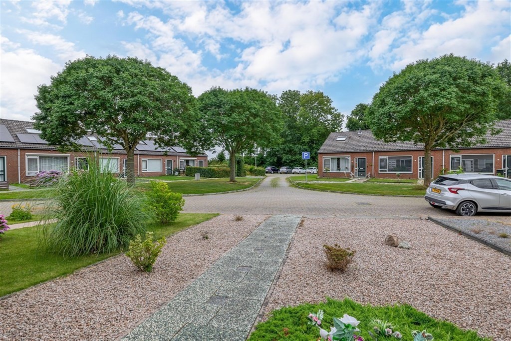 Tussenwoning te koop: Margrietstraat 7, Oostwold