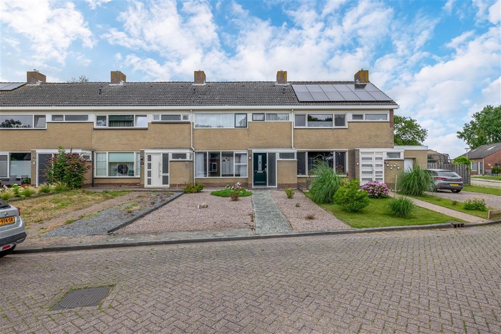 Tussenwoning te koop: Margrietstraat 7, Oostwold