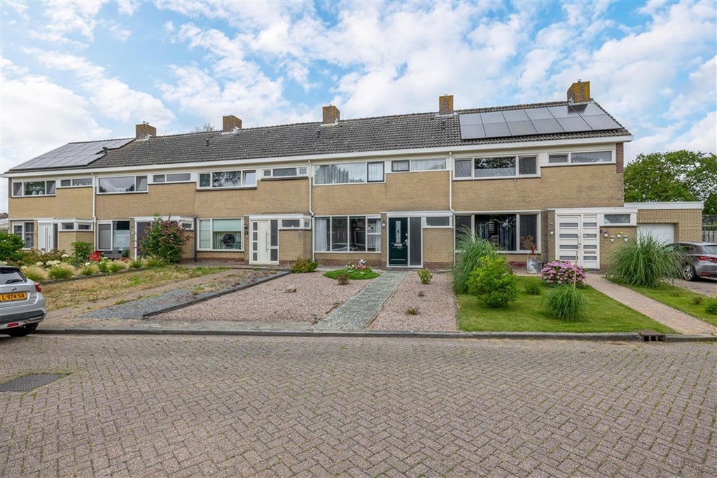 Tussenwoning te koop: Margrietstraat 7, Oostwold