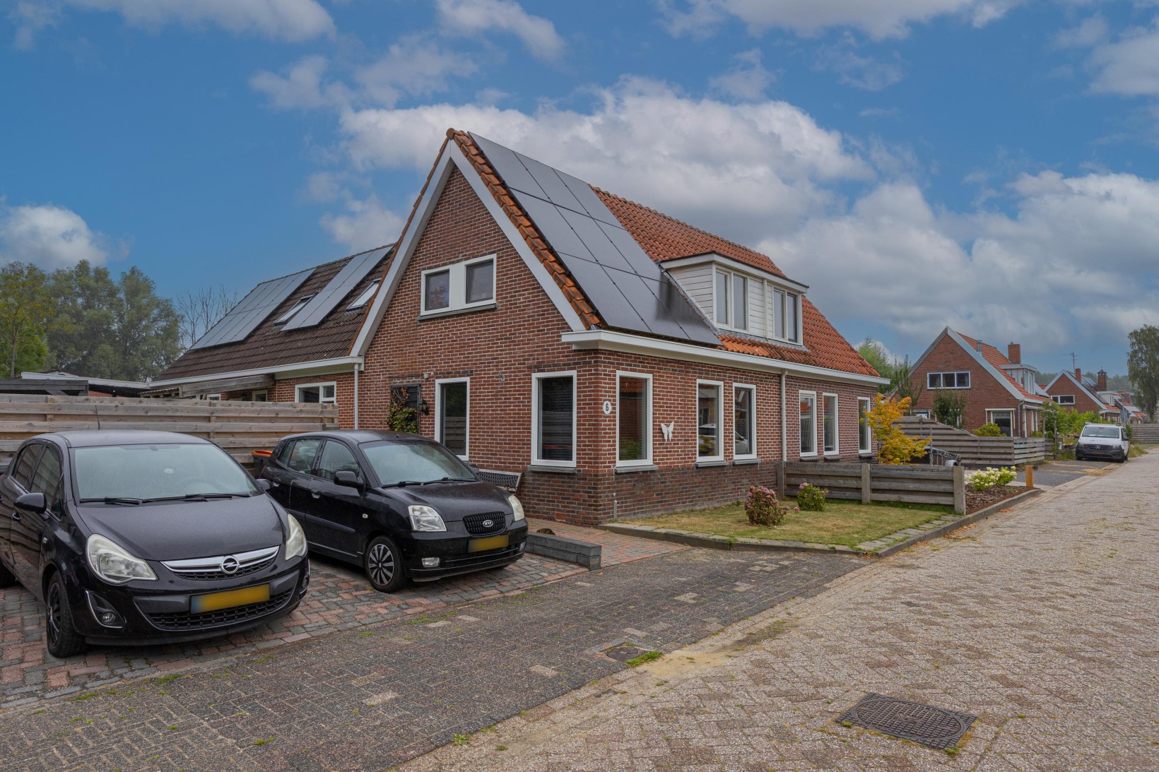 Twee-onder-één-kap te koop: Dwarsstraat 6, Finsterwolde