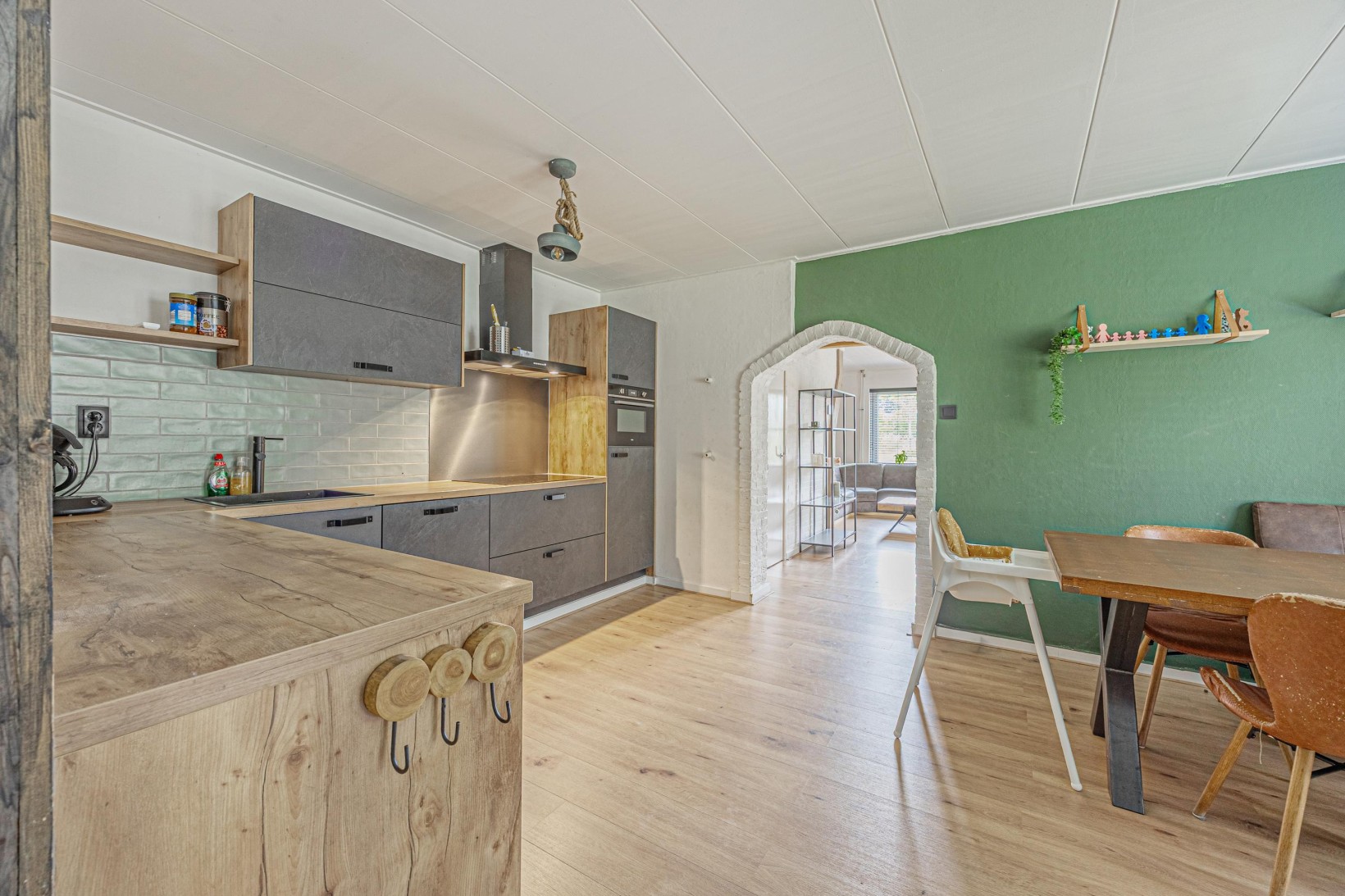 Twee-onder-één-kap te koop: Dwarsstraat 6, Finsterwolde