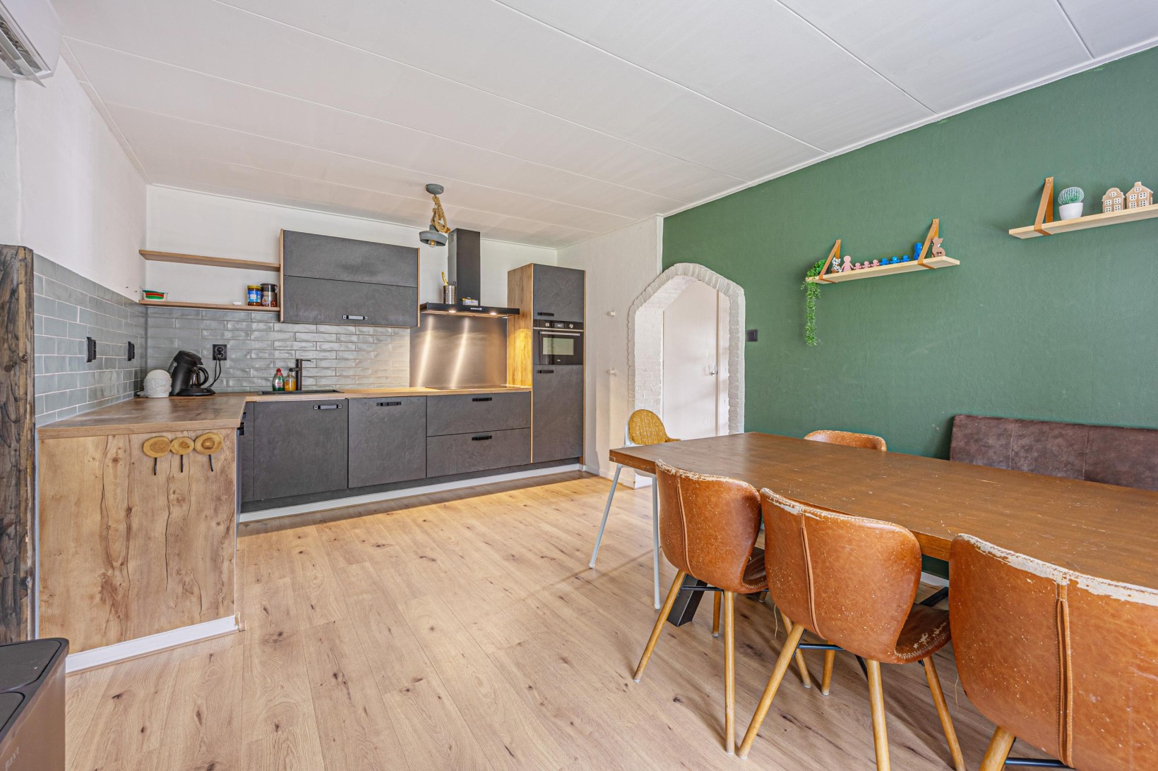 Twee-onder-één-kap te koop: Dwarsstraat 6, Finsterwolde