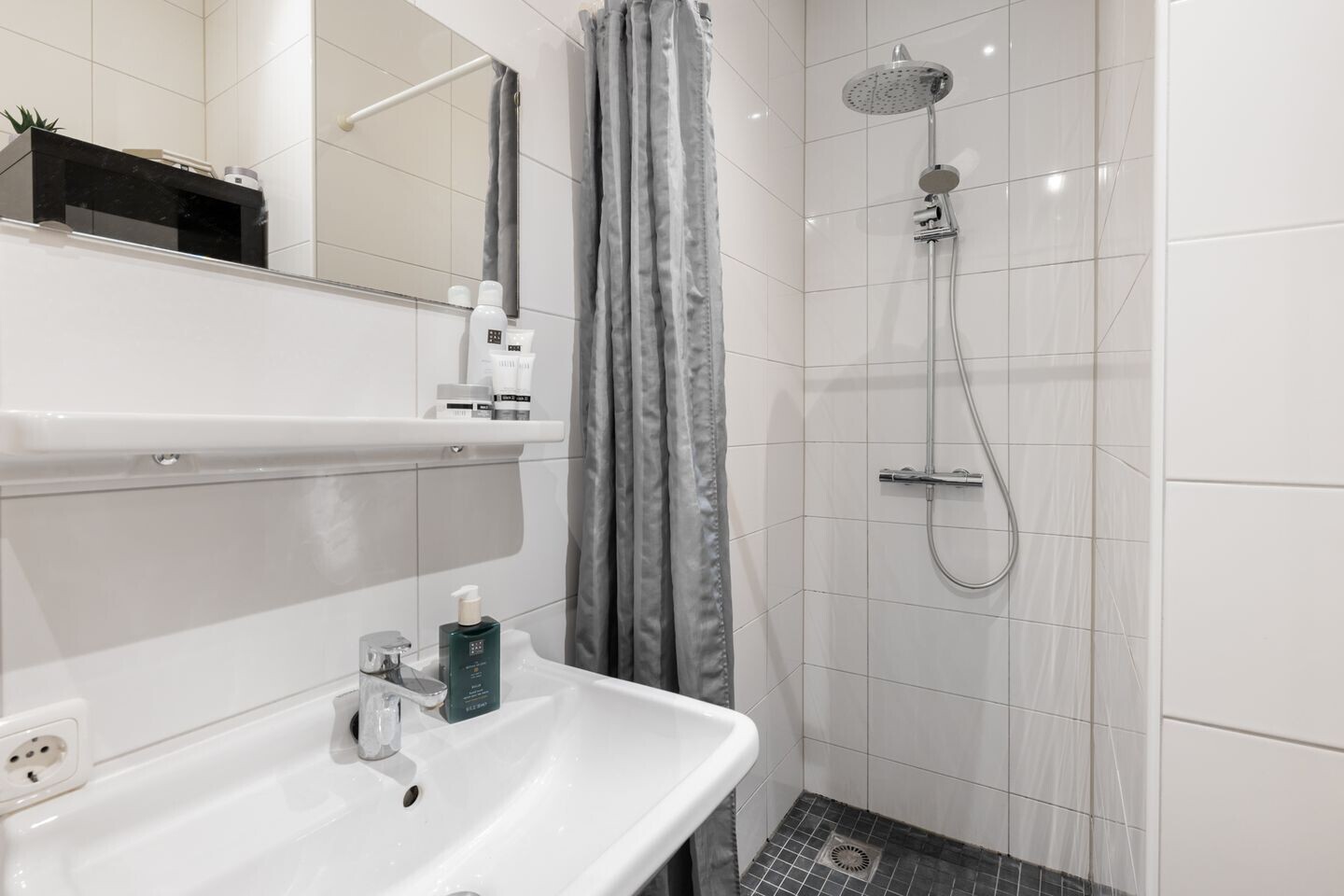Tussenwoning te koop: Kleine Rozenstraat 42, Groningen