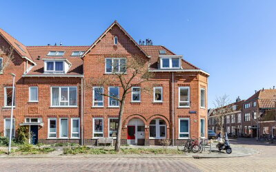 Koninginnel. 51-A