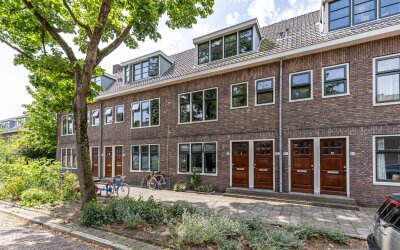 Koninginnel. 82-A