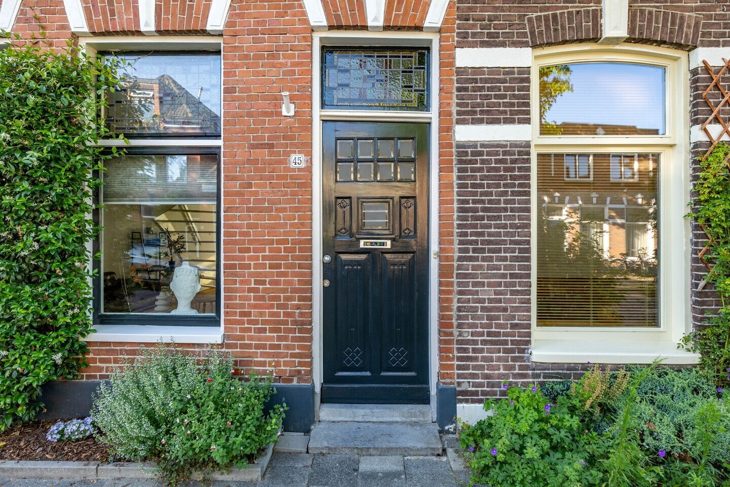 Tussenwoning te koop: Verlengde Grachtstraat 45, Groningen
