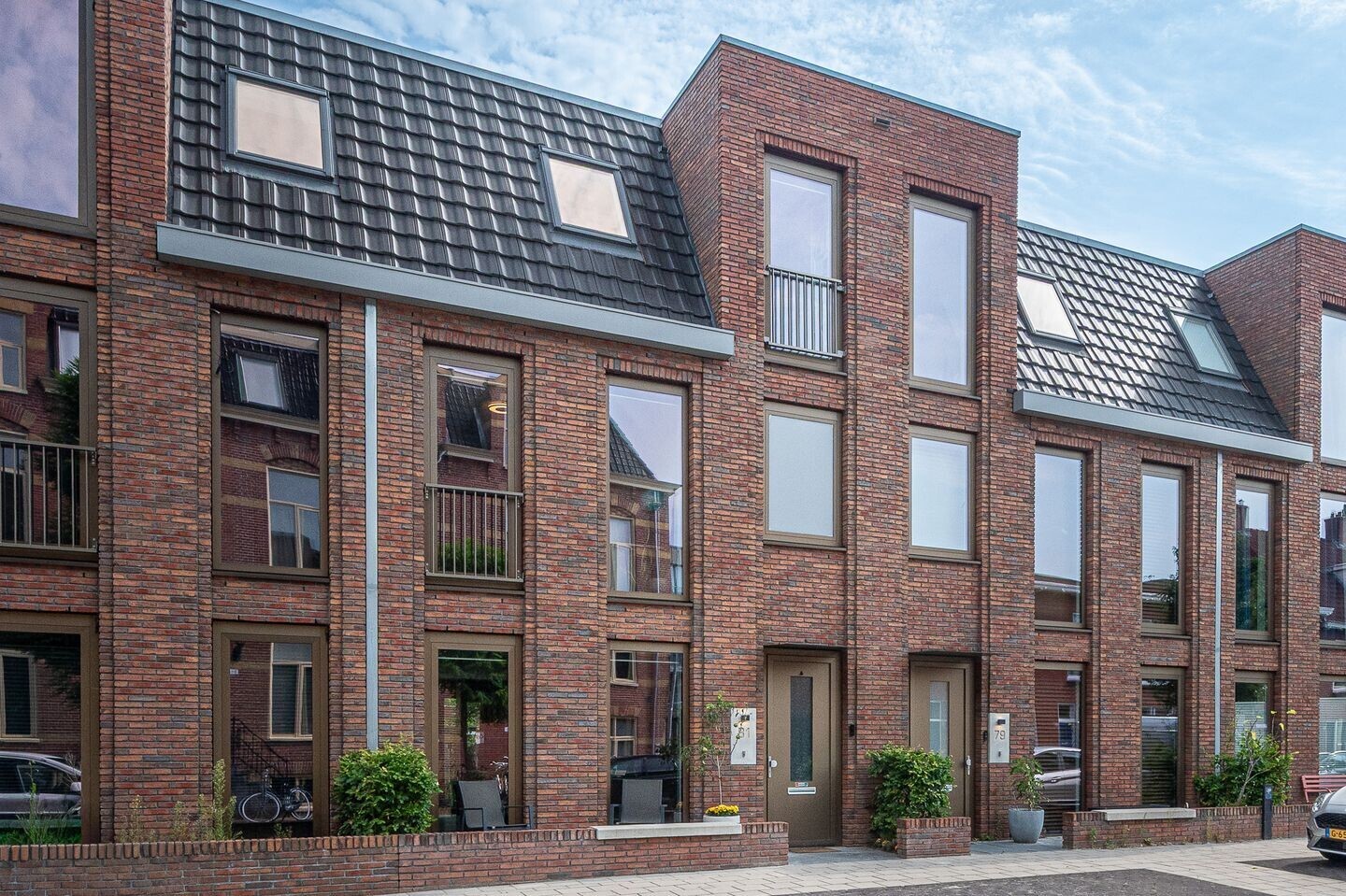 Tussenwoning te koop: Helper Westsingel 81, Groningen