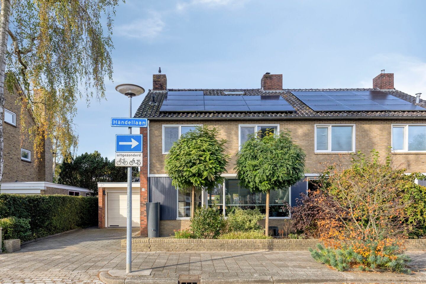 Twee-onder-één-kap te koop: Händellaan 10, Groningen