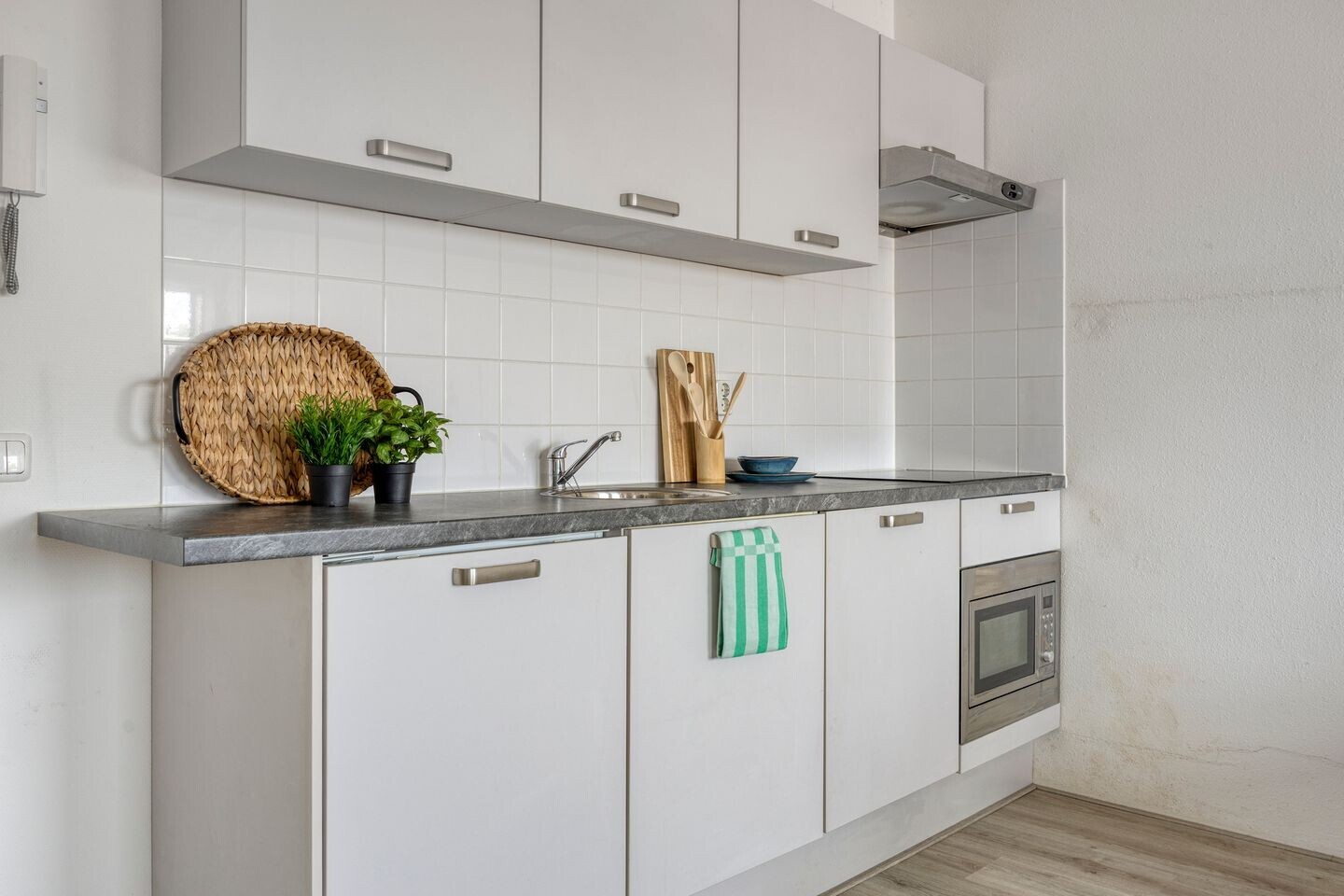 Studio te koop: Waterloolaan 1-28, Groningen