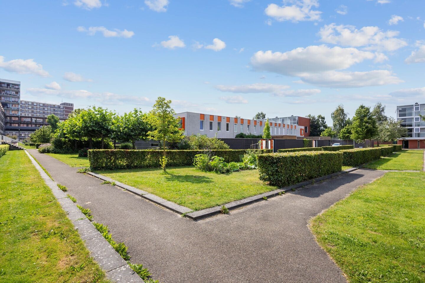 Tussenwoning te koop: Landsteinerlaan 31, Groningen
