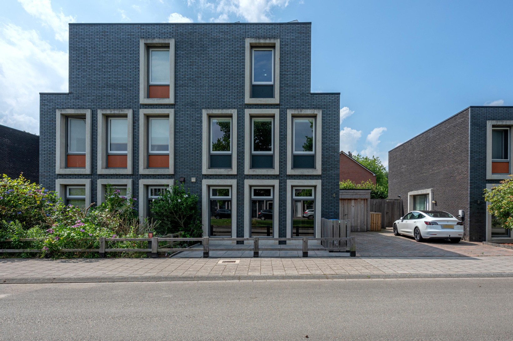 Twee-onder-één-kap te koop: Dek 4, Groningen