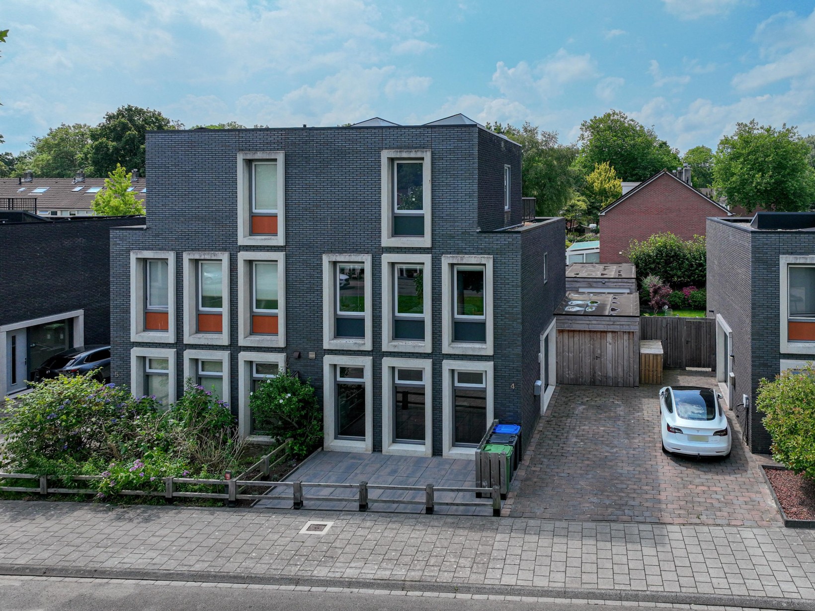 Twee-onder-één-kap te koop: Dek 4, Groningen