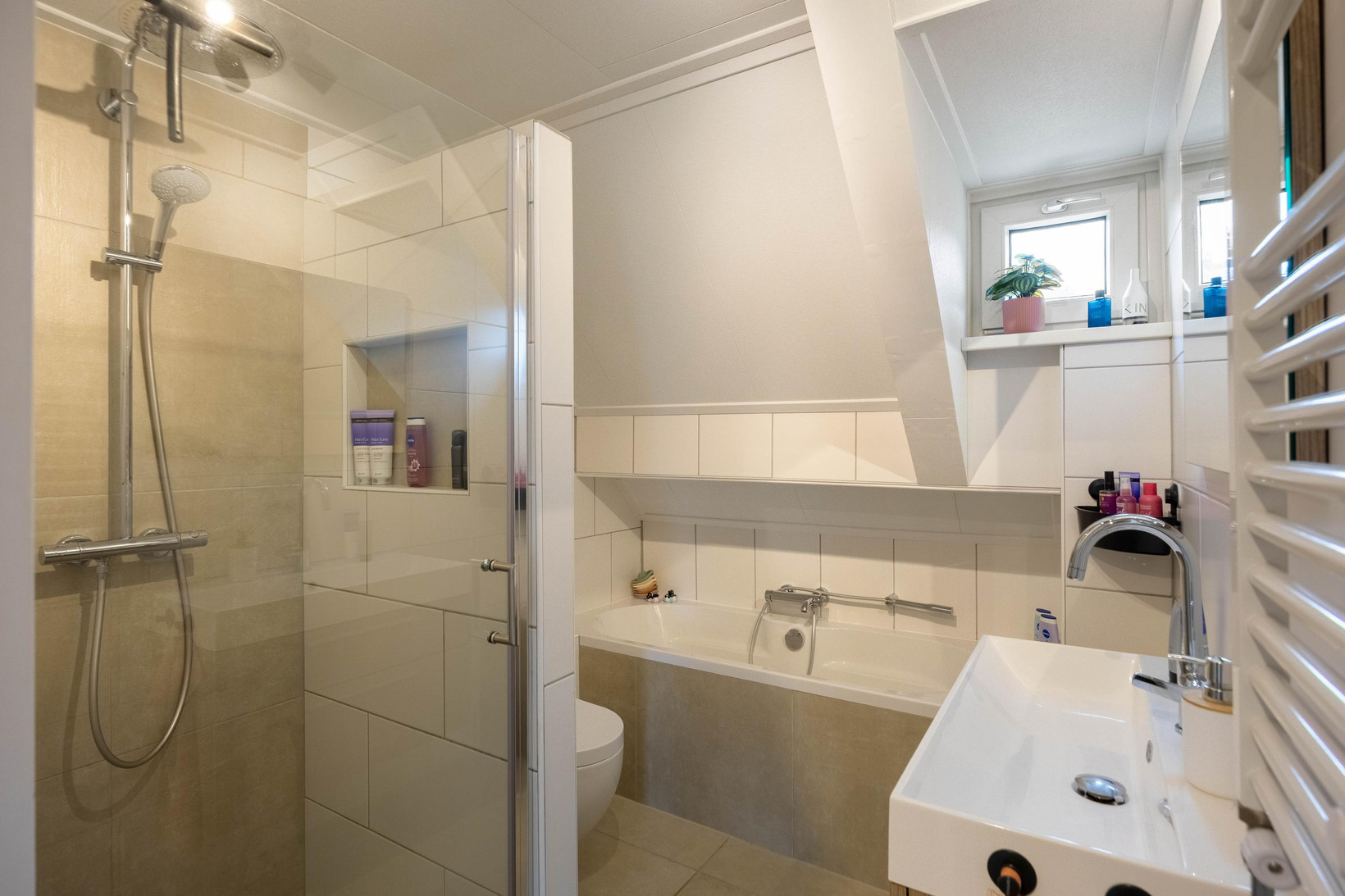 Tussenwoning te koop: Sibrandaheerd 60, Groningen