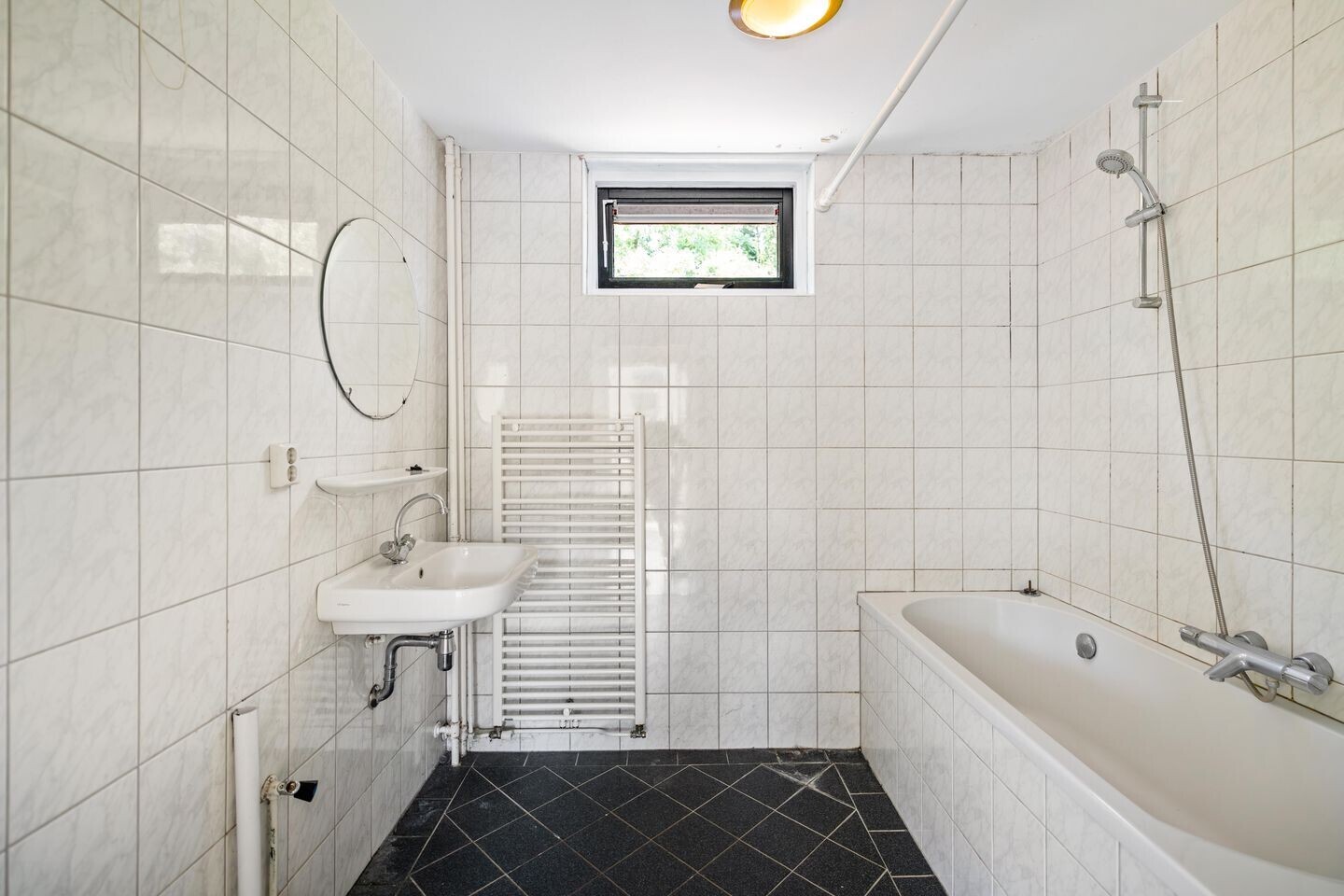 Tussenwoning te koop: Planetenlaan 228, Groningen