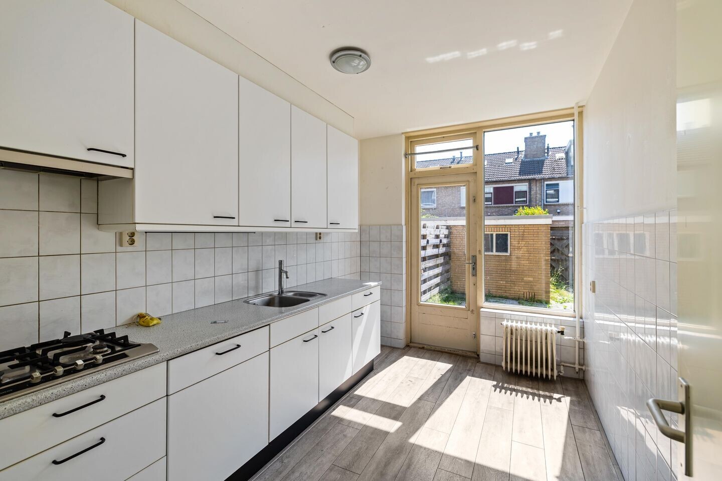 Tussenwoning te koop: Planetenlaan 228, Groningen