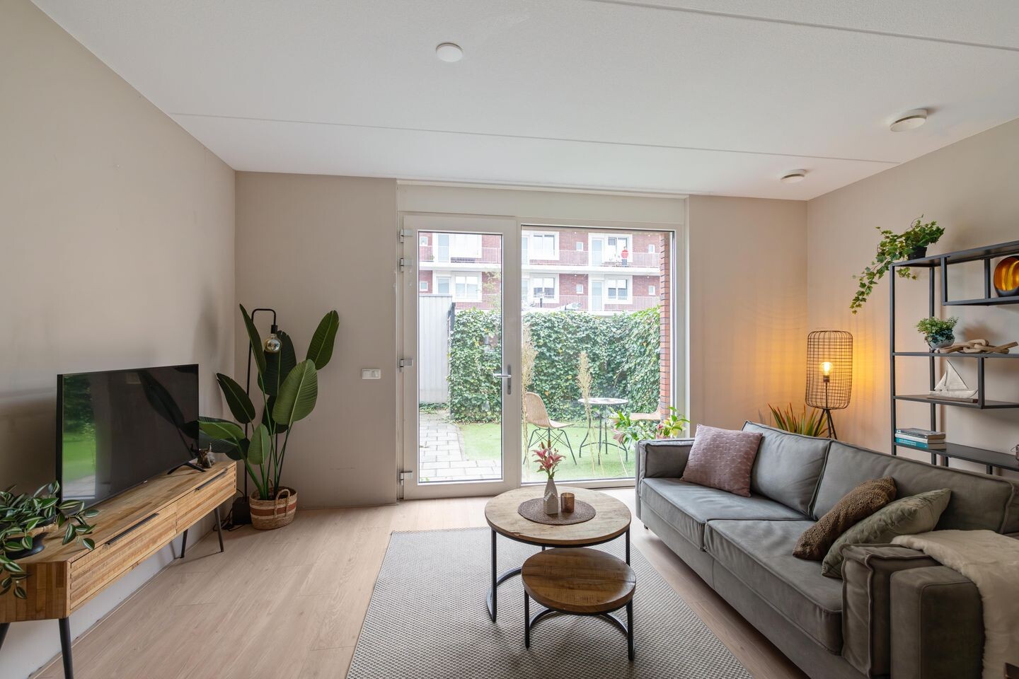 Tussenwoning te koop: Friesestraatweg 205-43, Groningen