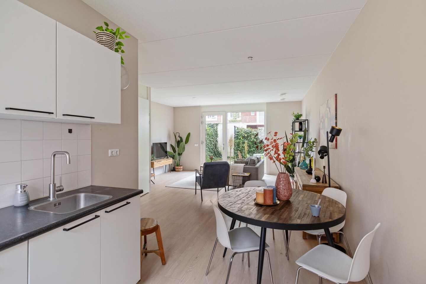 Tussenwoning te koop: Friesestraatweg 205-43, Groningen