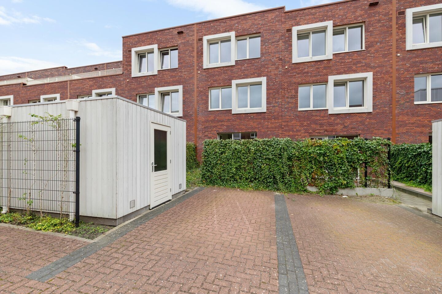 Tussenwoning te koop: Friesestraatweg 207-20, Groningen