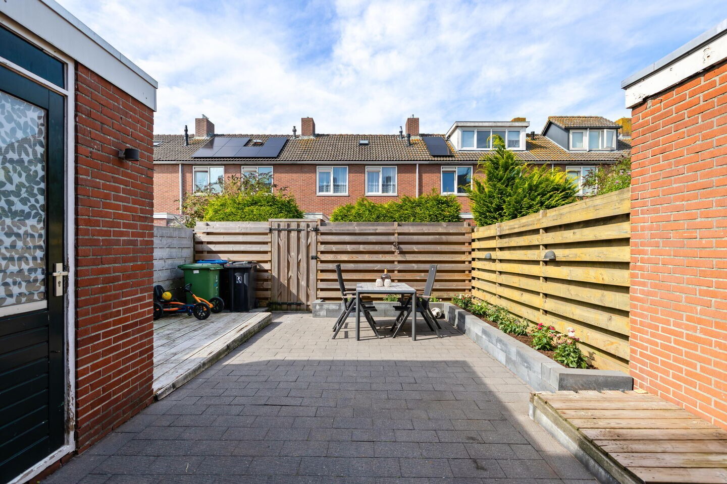 Tussenwoning te koop: Jadestraat 5, Groningen