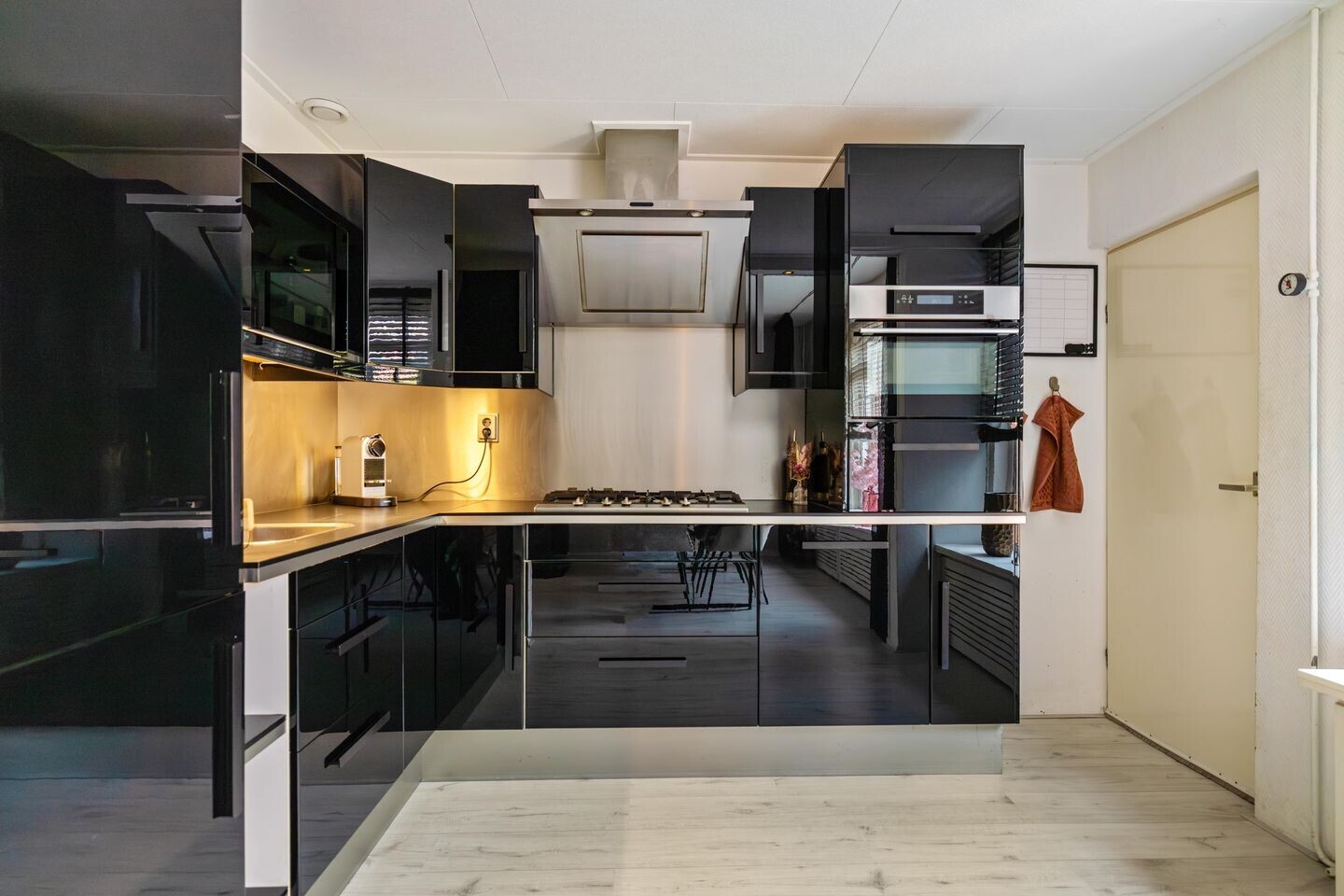 Tussenwoning te koop: Jadestraat 5, Groningen