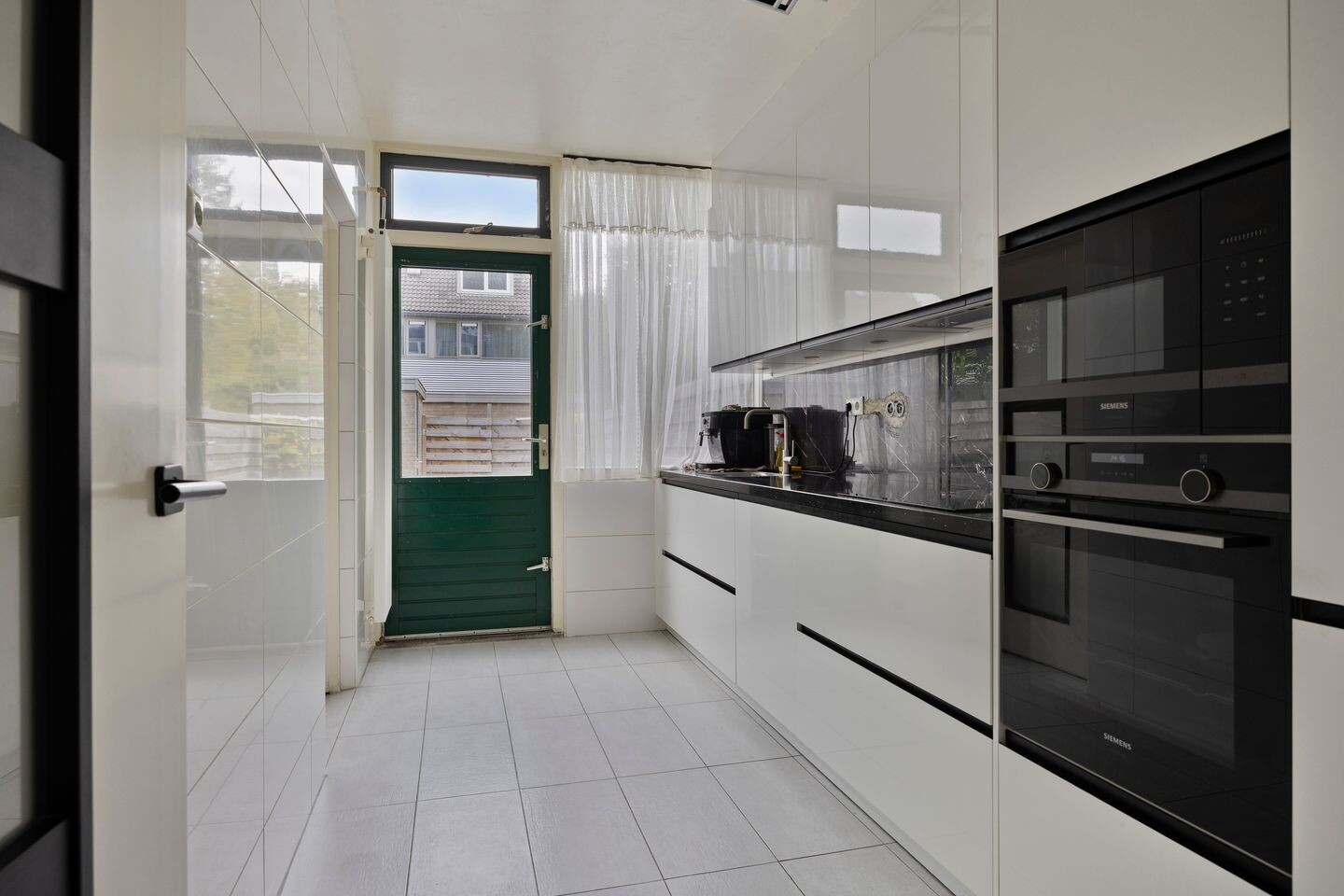 Hoekwoning te koop: Amethiststraat 1, Groningen