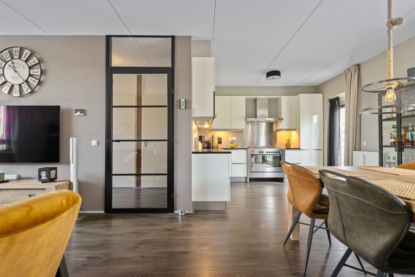 Tussenwoning te koop: Aluminiumstraat 27, Groningen