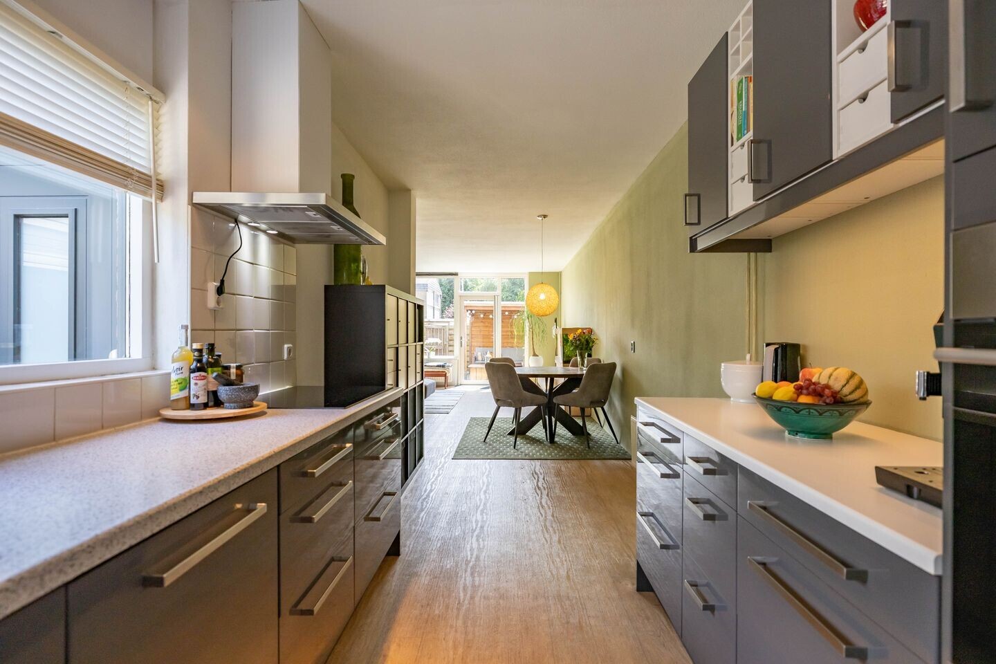 Tussenwoning te koop: Ten Oeverlaan 28, Groningen