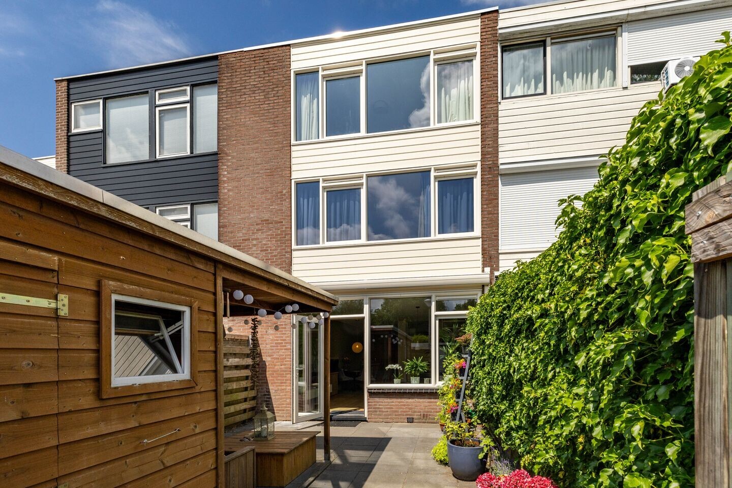 Tussenwoning te koop: Ten Oeverlaan 28, Groningen