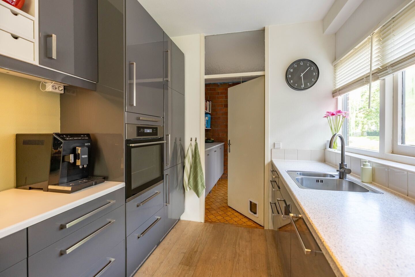 Tussenwoning te koop: Ten Oeverlaan 28, Groningen