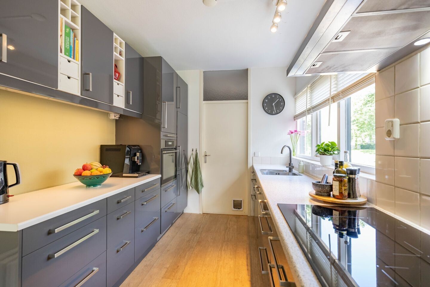 Tussenwoning te koop: Ten Oeverlaan 28, Groningen