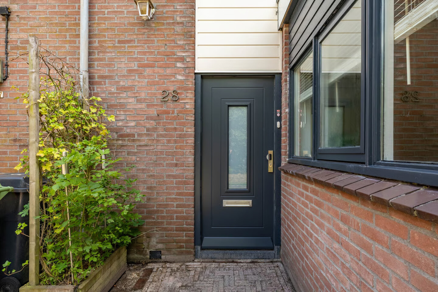 Tussenwoning te koop: Ten Oeverlaan 28, Groningen