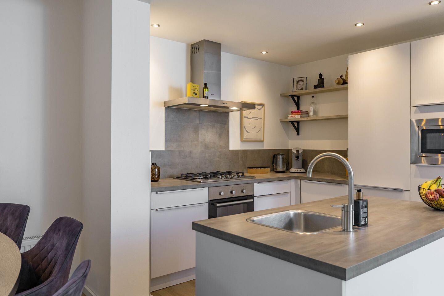 Tussenwoning te koop: Ten Oeverlaan 72, Groningen