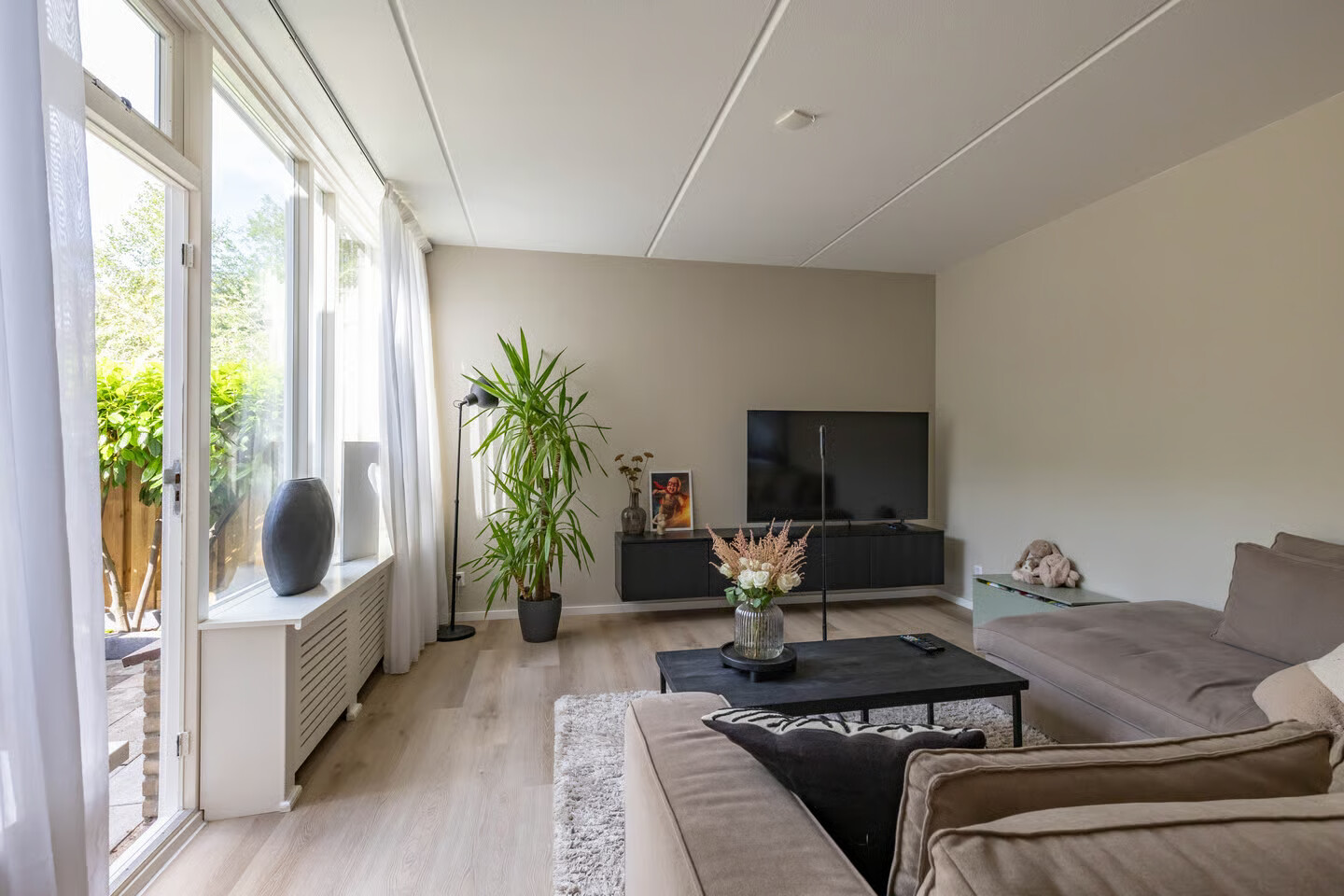 Tussenwoning te koop: Ten Oeverlaan 72, Groningen